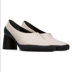 Camper Upright heel in white